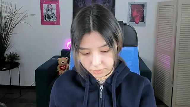 Snapshot of SirenMystiq chatting on December 17, 2025, 4:57 pm SirenMystiq online show from December 17, 2025, 4:57 pm