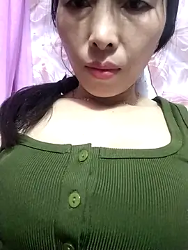 Snapshot of Comb-bii chatting on December 16, 2025, 5:34 am Comb-bii online show from December 16, 2025, 5:34 am