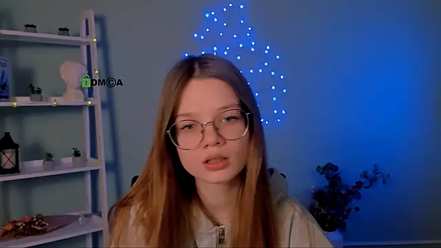 Snapshot of caroline_eclipse chatting on December 21, 2025, 9:27 am caroline eclipse online show from December 21, 2025, 9:27 am