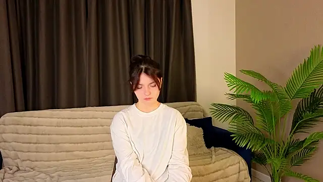 NyraVesperis online show from March 24, 2026, 3:06 pm