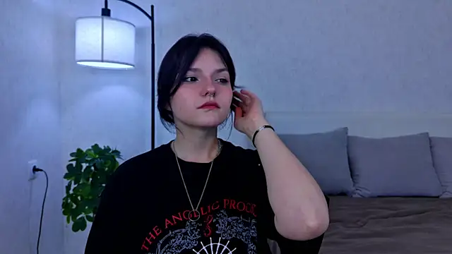 NyraVesperis online show from May 17, 2026, 5:38 am