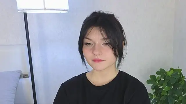 NyraVesperis online show from May 24, 2026, 6:18 am