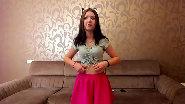 ReneeRehnert online show from December 17, 2025, 6:19 am