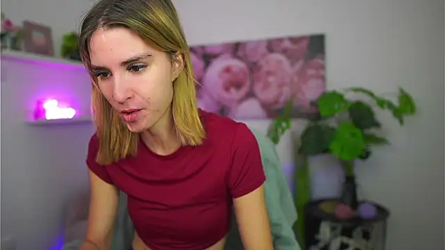  Bella Young online show from December 15, 2025, 2:10 pm