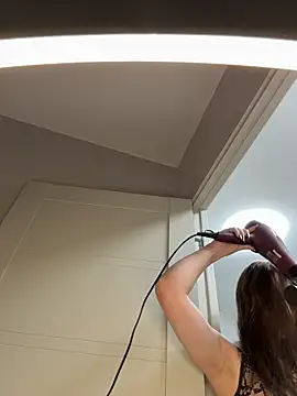 Snapshot of LucieBliss chatting on December 18, 2025, 12:33 pm LucieBliss online show from December 18, 2025, 12:33 pm