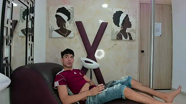 Snapshot of YOUNG_GUYS1 chatting on June 2, 2026, 7:21 am YOUNG GUYS1 online show from June 2, 2026, 7:21 am