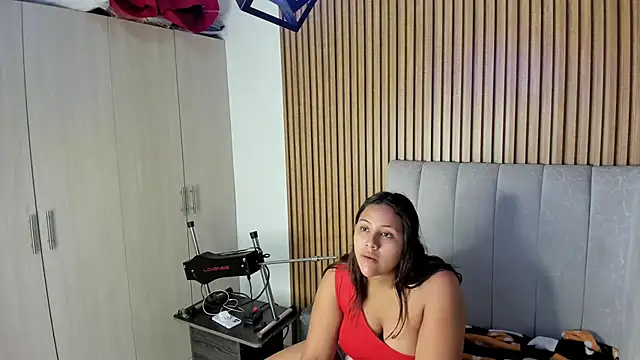 Snapshot of TiifanyGrey chatting on January 6, 2026, 2:26 am TiifanyGrey online show from January 6, 2026, 2:26 am