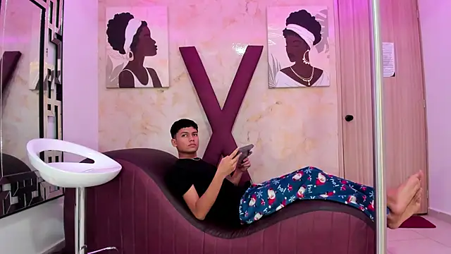 Snapshot of HORNY_PRETTY chatting on December 18, 2025, 2:56 pm HORNY PRETTY online show from December 18, 2025, 2:56 pm