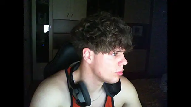 Snapshot of GymGuy0505 chatting on December 15, 2025, 10:47 pm GymGuy0505 online show from December 15, 2025, 10:47 pm