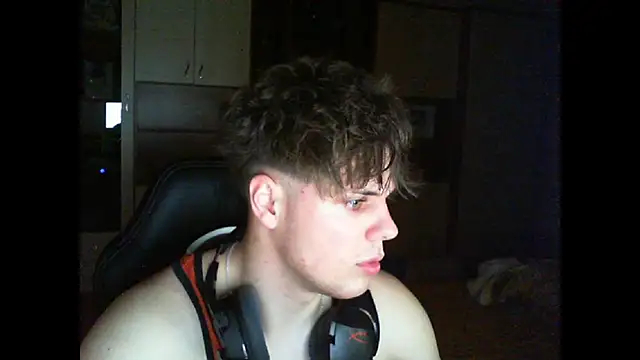 Snapshot of GymGuy0505 chatting on December 16, 2025, 10:37 pm GymGuy0505 online show from December 16, 2025, 10:37 pm