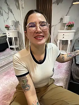 Snapshot of Annyhathatway chatting on May 15, 2026, 11:12 pm Annyhathatway online show from May 15, 2026, 11:12 pm