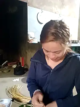 Snapshot of little-effy chatting on March 2, 2026, 8:10 am little-effy online show from March 2, 2026, 8:10 am