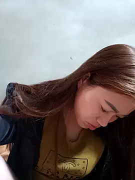 Snapshot of little-effy chatting on April 3, 2026, 12:08 am little-effy online show from April 3, 2026, 12:08 am