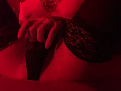 slightlycuriouss online show from May 3, 2026, 2:17 am