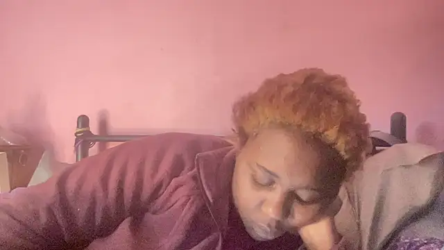 Snapshot of queenalliyahalecia chatting on December 16, 2025, 2:33 pm queenalliyahalecia online show from December 16, 2025, 2:33 pm