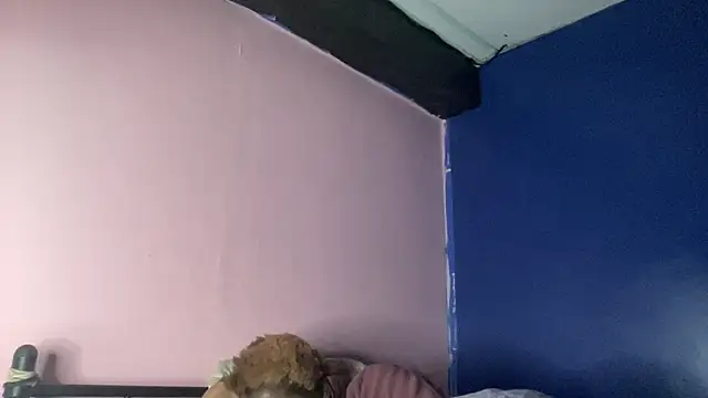 Snapshot of queenalliyahalecia chatting on December 17, 2025, 5:02 am queenalliyahalecia online show from December 17, 2025, 5:02 am