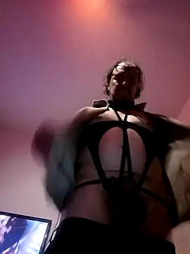 Olivassl22 online show from April 22, 2026, 6:42 pm