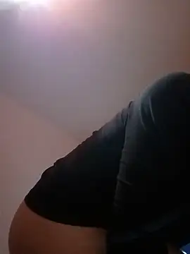 Snapshot of Olivassl22 chatting on May 19, 2026, 7:42 pm Olivassl22 online show from May 19, 2026, 7:42 pm