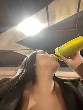 Snapshot of Bright-Flash chatting on December 17, 2025, 12:33 pm Bright-Flash online show from December 17, 2025, 12:33 pm