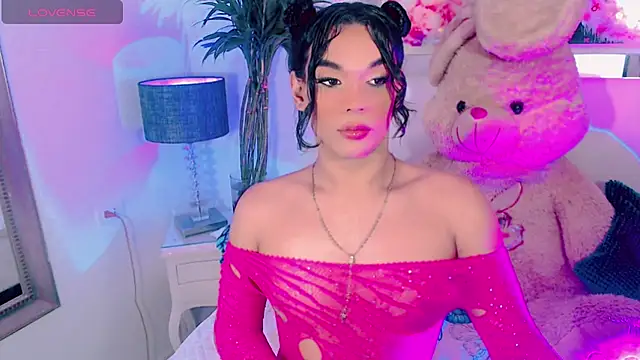 agathaferrer3 online show from December 22, 2025, 8:33 am