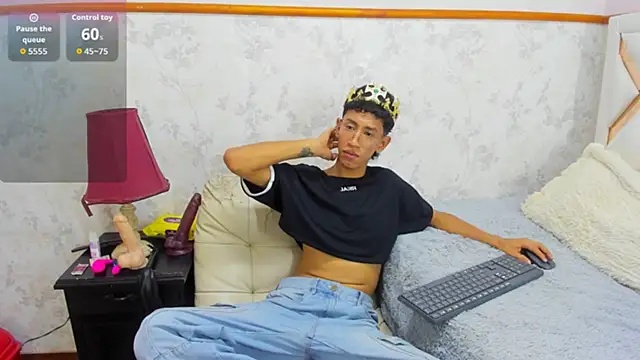 Snapshot of NoaMillers chatting on December 18, 2025, 7:53 pm NoaMillers online show from December 18, 2025, 7:53 pm