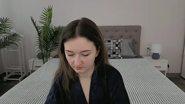 Snapshot of CyrenaLuxe chatting on March 25, 2026, 6:41 am CyrenaLuxe online show from March 25, 2026, 6:41 am