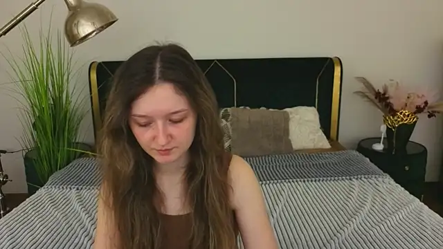 Snapshot of CyrenaLuxe chatting on March 28, 2026, 8:41 pm CyrenaLuxe online show from March 28, 2026, 8:41 pm