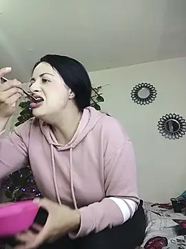 Juli castillo1 online show from March 26, 2026, 1:38 pm