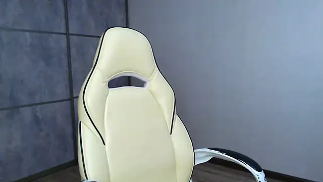 ellisnikki online show from December 21, 2025, 8:27 pm