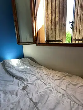 CoquineCharmeuse online show from April 6, 2026, 1:23 pm