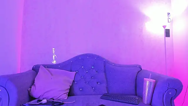 Taniandmarkos online show from December 14, 2025, 9:41 pm