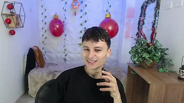 Snapshot of Noah_Vera chatting on December 18, 2025, 3:56 am Noah Vera online show from December 18, 2025, 3:56 am