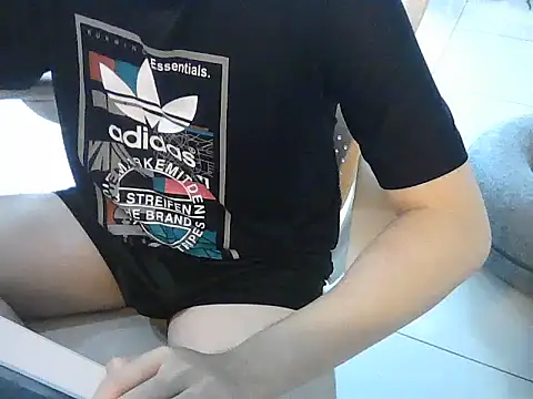 YourBoYyyyyyyy online show from December 15, 2025, 6:28 am