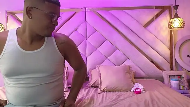 Snapshot of machaybear chatting on December 17, 2025, 11:49 am machaybear online show from December 17, 2025, 11:49 am