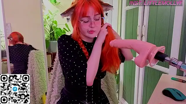 Snapshot of LittleFoxHole chatting on May 6, 2026, 1:14 am LittleFoxHole online show from May 6, 2026, 1:14 am