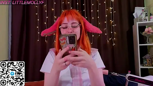 Snapshot of LittleFoxHole chatting on May 21, 2026, 1:12 am LittleFoxHole online show from May 21, 2026, 1:12 am