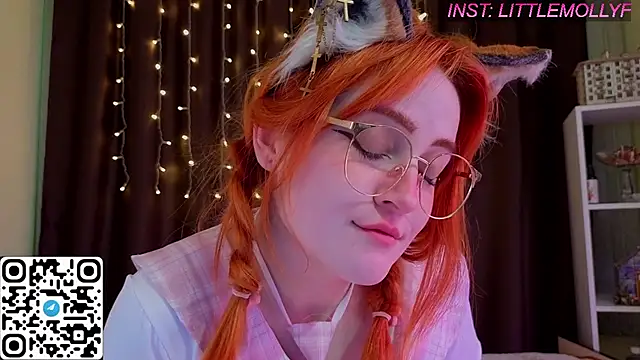 Snapshot of LittleFoxHole chatting on July 5, 2026, 4:52 am LittleFoxHole online show from July 5, 2026, 4:52 am
