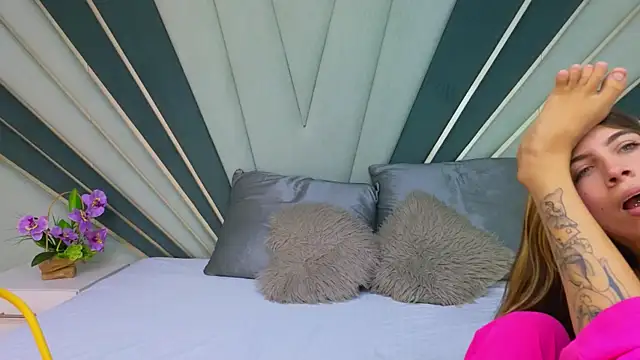 DulceeEsmeralda online show from March 4, 2026, 1:50 pm