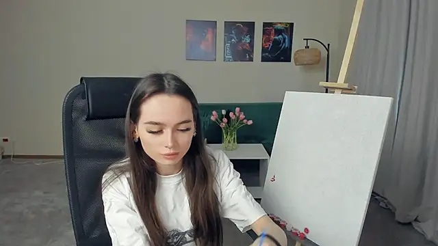 YvonneRobes online show from December 14, 2025, 12:10 pm