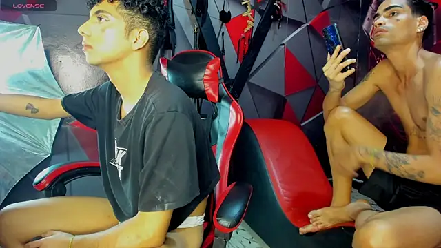 Snapshot of Hot_Boys_Without_Limits chatting on December 17, 2025, 4:07 am Hot Boys Without Limits online show from December 17, 2025, 4:07 am