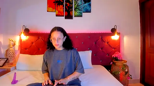 Trixye Moon online show from December 16, 2025, 4:39 am