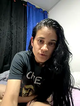 Snapshot of Katia_Lina chatting on December 19, 2025, 5:14 am Katia Lina online show from December 19, 2025, 5:14 am