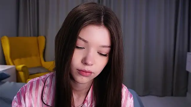 JanethLevine online show from December 19, 2025, 1:18 pm