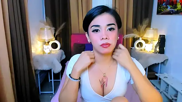 Snapshot of demsayhollywood555 chatting on December 17, 2025, 6:58 pm demsayhollywood555 online show from December 17, 2025, 6:58 pm