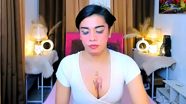 Snapshot of demsayhollywood555 chatting on December 18, 2025, 7:03 am demsayhollywood555 online show from December 18, 2025, 7:03 am