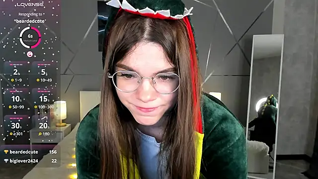 Snapshot of miss__evelyne chatting on December 20, 2025, 3:35 am miss evelyne online show from December 20, 2025, 3:35 am