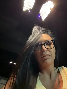 AstridVex online show from April 1, 2026, 7:55 pm