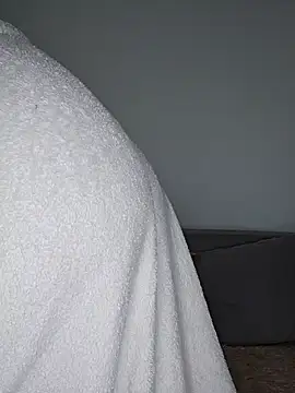 Lovebackground online show from February 8, 2025, 11:22 am