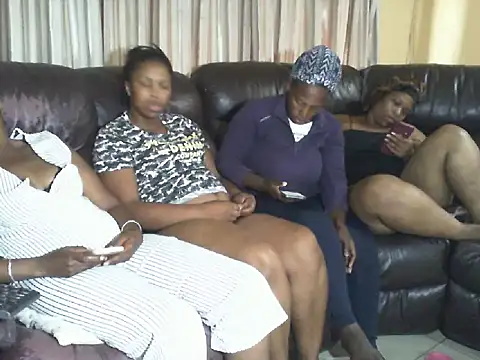 Caramel-goddess18 online show from February 18, 2026, 6:20 am