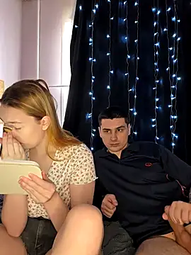 FoxyToxy online show from December 19, 2025, 2:40 am